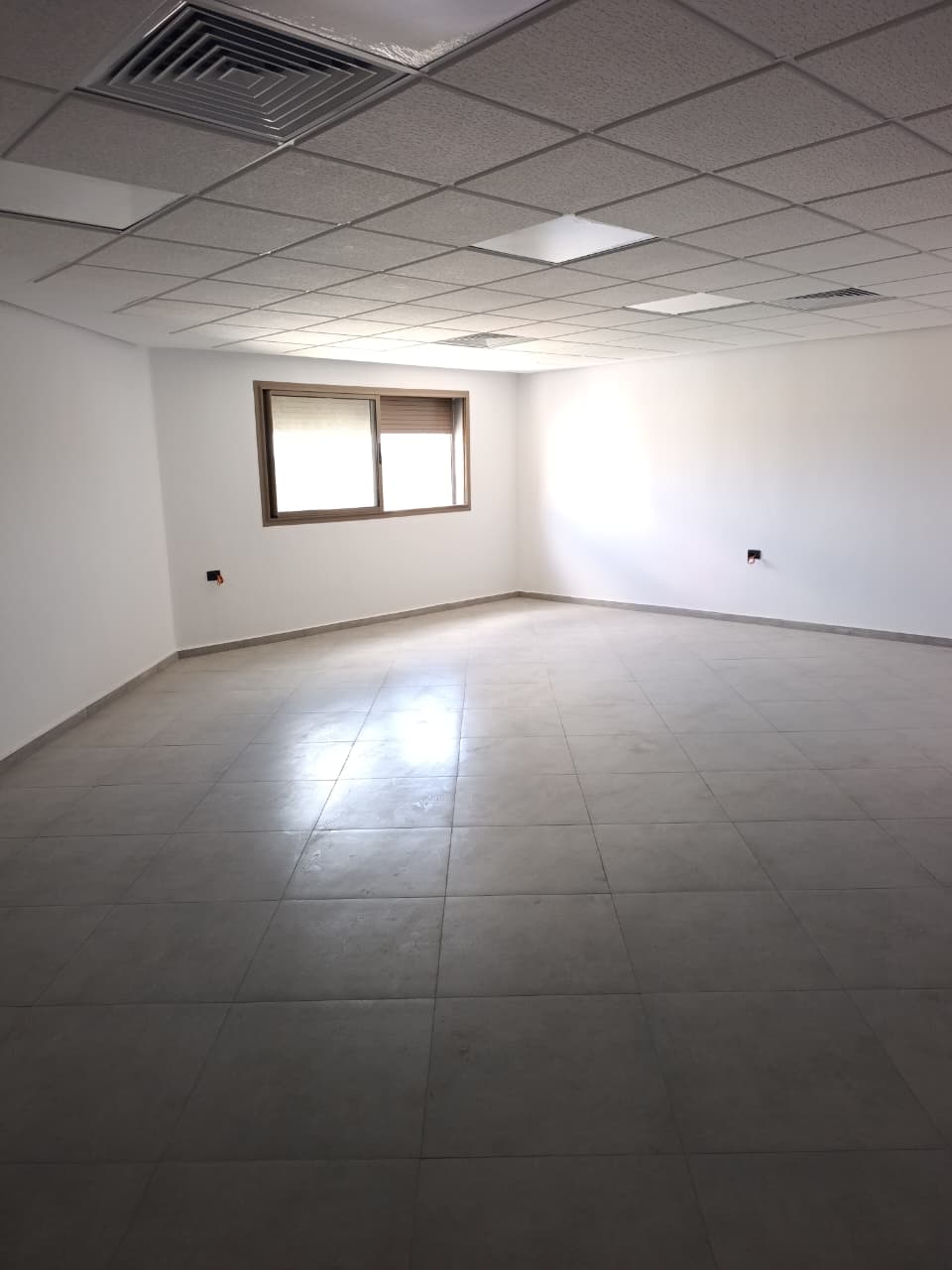 Plateau commercial de 60 m² à Sala Al Jadida